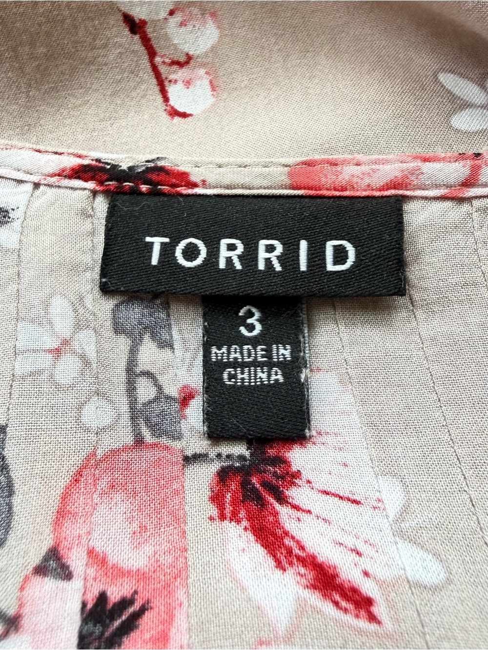 Torrid Floral Flutter Sleeve V-Neck Button Blouse Top Tan Pink Plus Size 3 - Picture 4 of 11